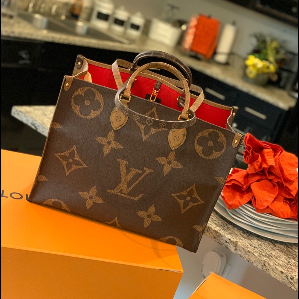 💕 LV Onthego GM w/ mono straps - Picture 8 of 17